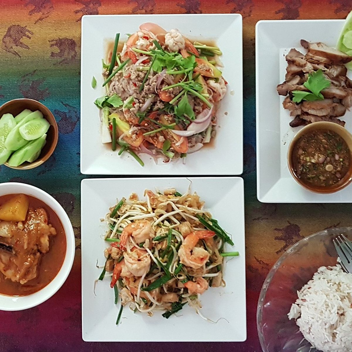 Choose Your Own Favorite Thai Dish Hands-on Authentic Thai Cooking Class with Local Market Tour