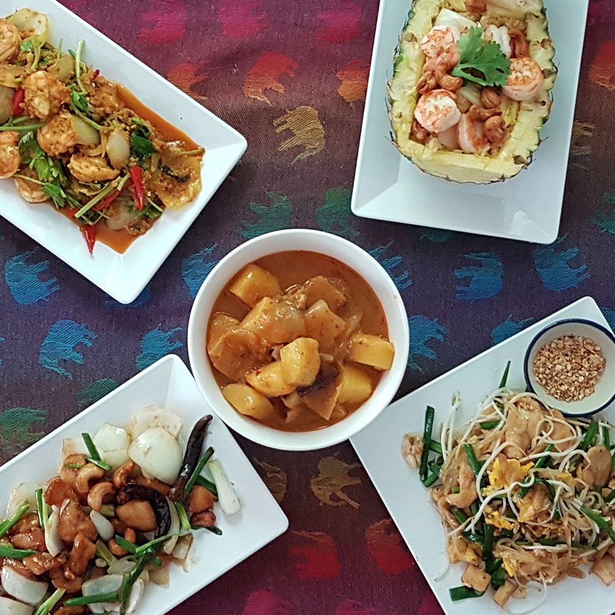 Choose Your Own Favorite Thai Dish Hands-on Authentic Thai Cooking Class with Local Market Tour