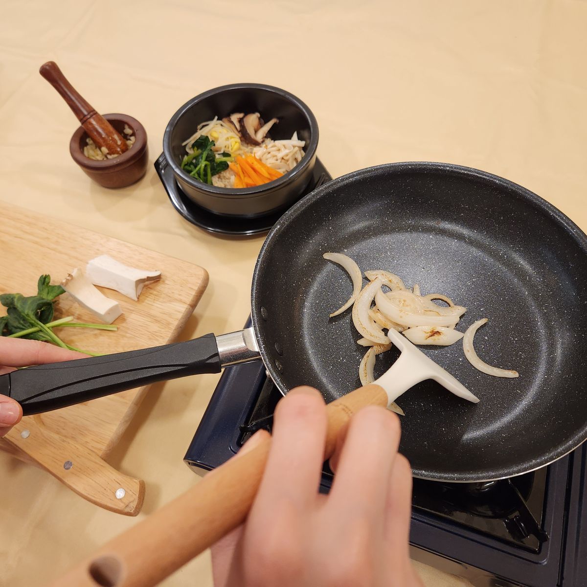 Traditional Korean 6-Dish Cooking Class with Hidden Alley Tour in Seoul