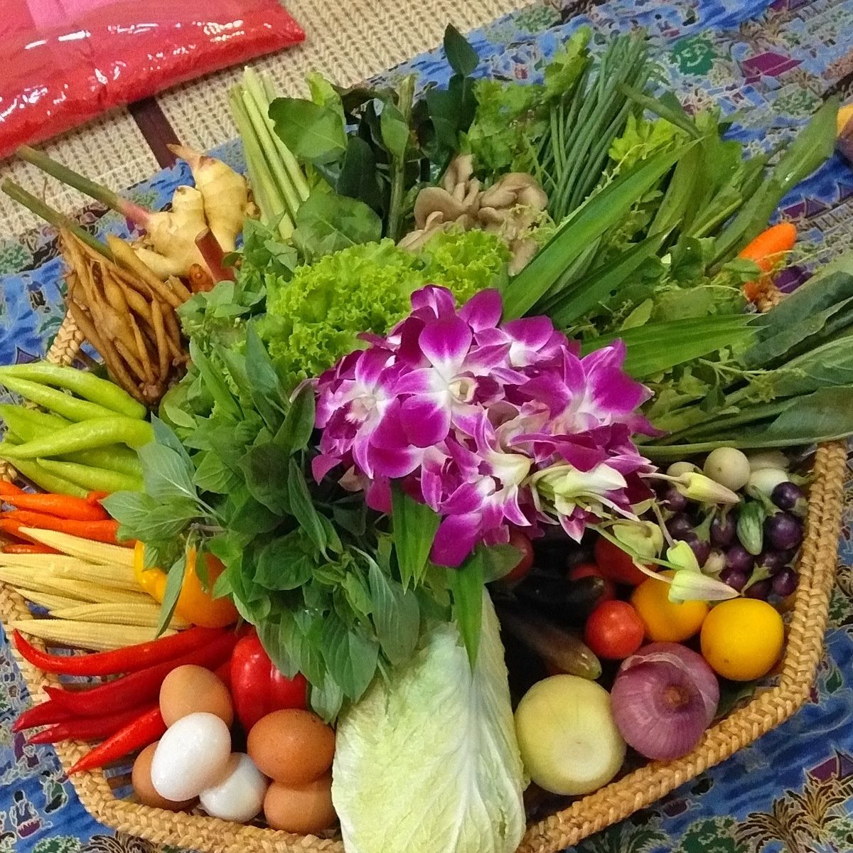 Fresh Market Tour & Authentic Thai Lunch Cooking with Passionate Chef