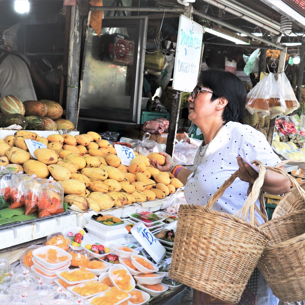 Fresh Market Tour & Authentic Thai Lunch Cooking with Passionate Chef