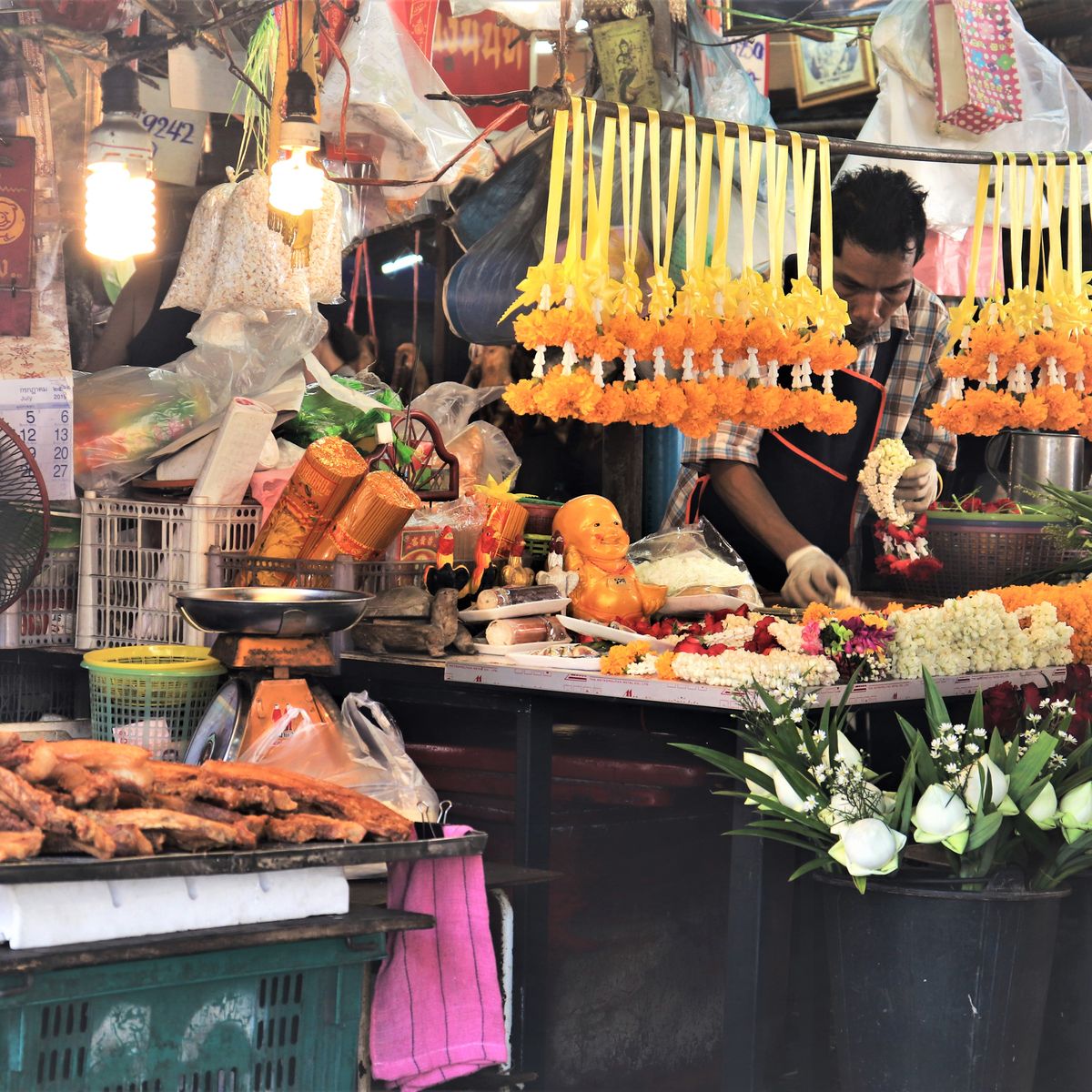 Fresh Market Tour & Authentic Thai Lunch Cooking with Passionate Chef