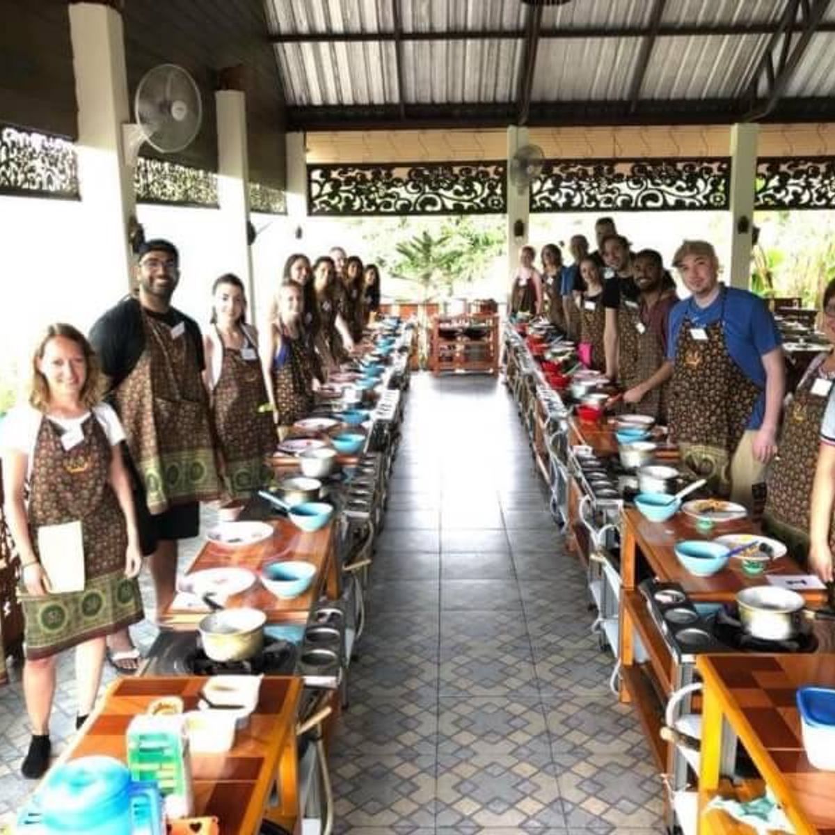 Koche mit frischen Zutaten: vom thailändischen Garten zum Wok!