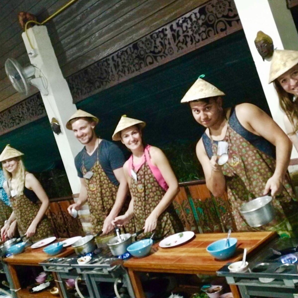 Koche mit frischen Zutaten: vom thailändischen Garten zum Wok!