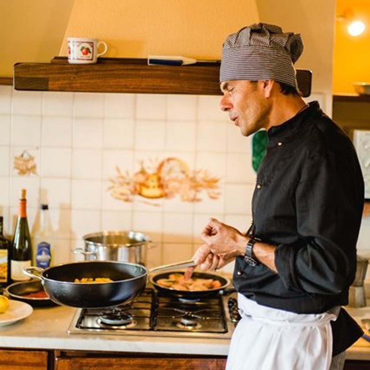 Cooking and Drinking in a Tuscan Farmhouse
