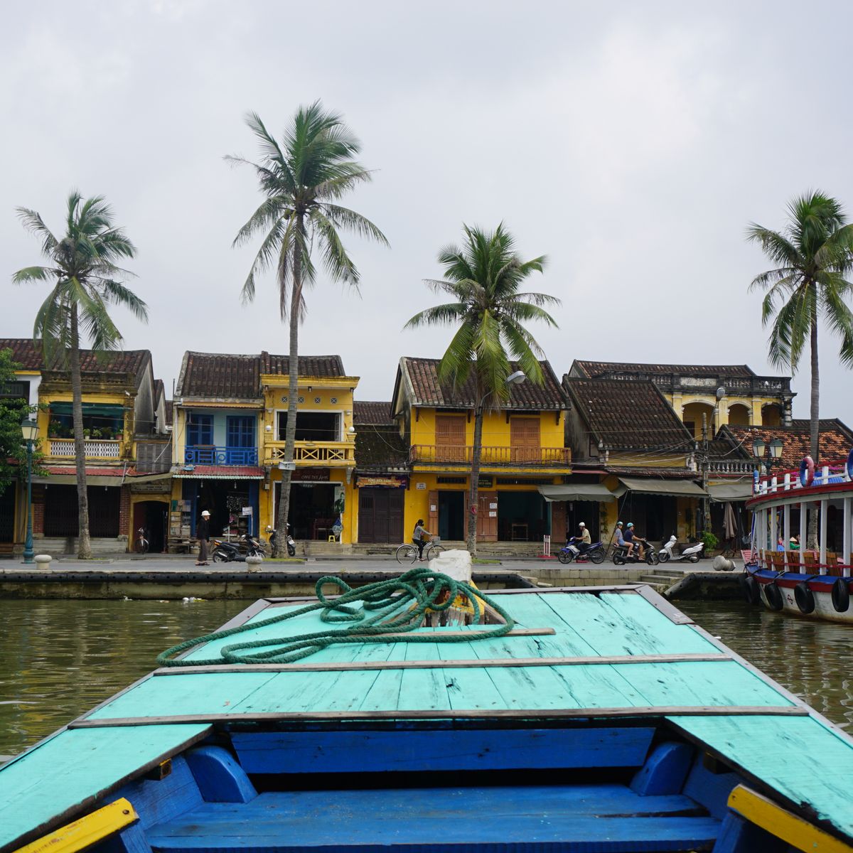 Visite du marché local avec promenade en bateau jusqu'à la maison de ma grand-mère et cours de cuisine
