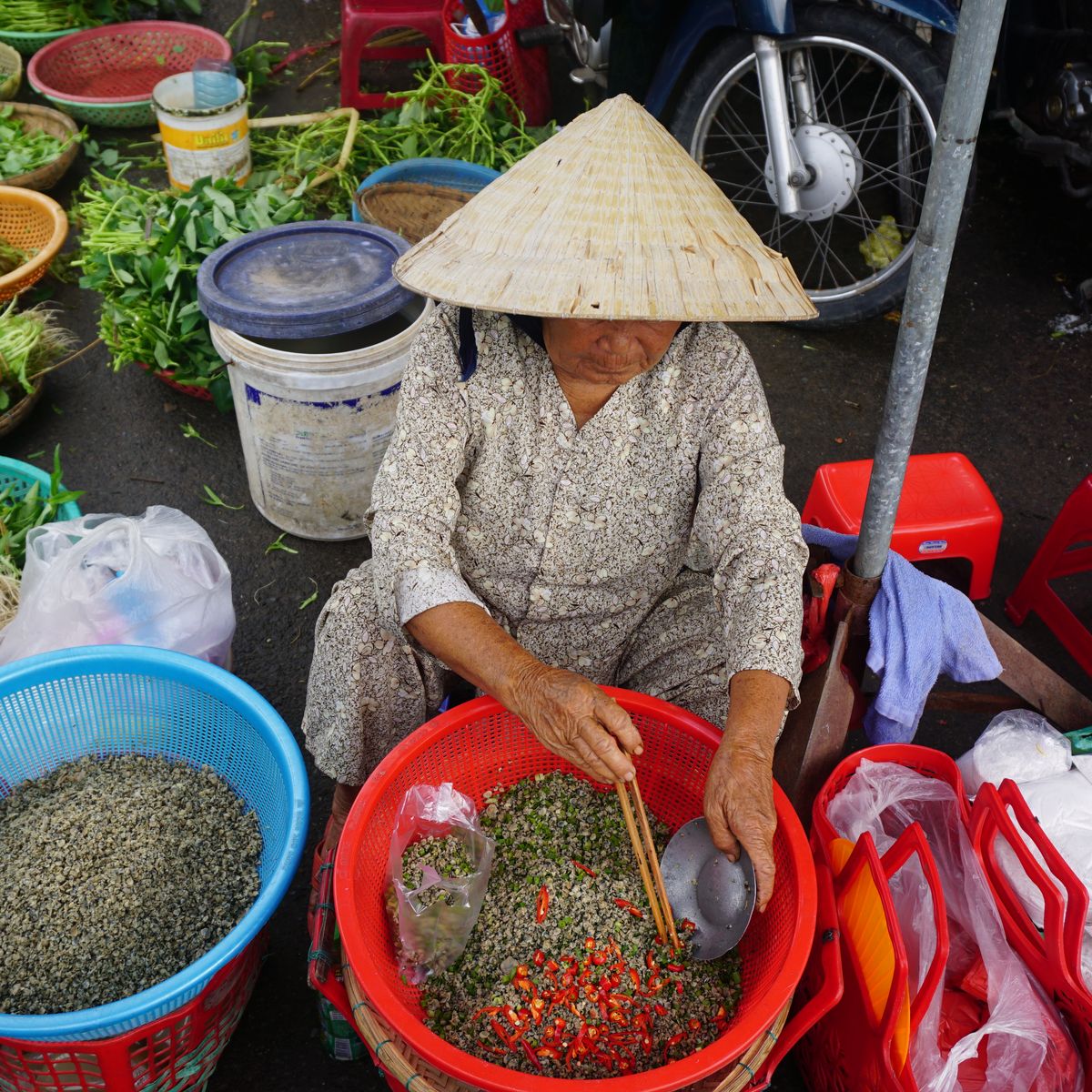 Visite du marché local avec promenade en bateau jusqu'à la maison de ma grand-mère et cours de cuisine