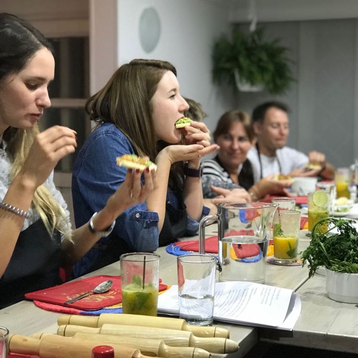 Cooking Class in a Typical Colombian House: Fruits, Cocktails, Fun and a Lot of Food!