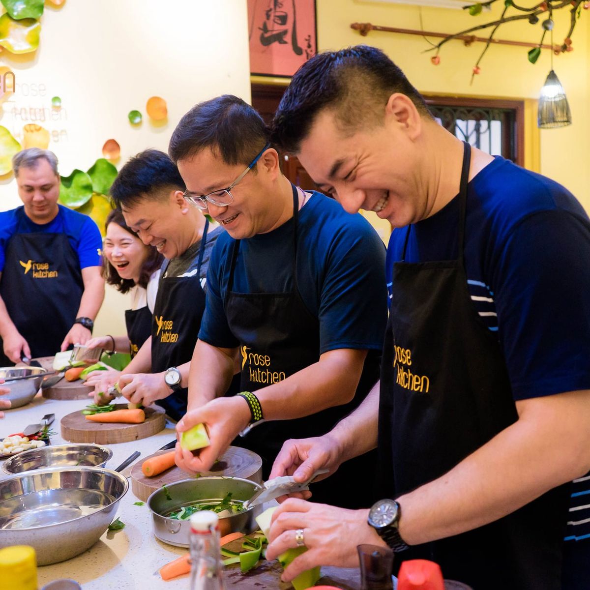 Rose Kitchen: Hanoi Market, Cooking & Tales with Free Transfer