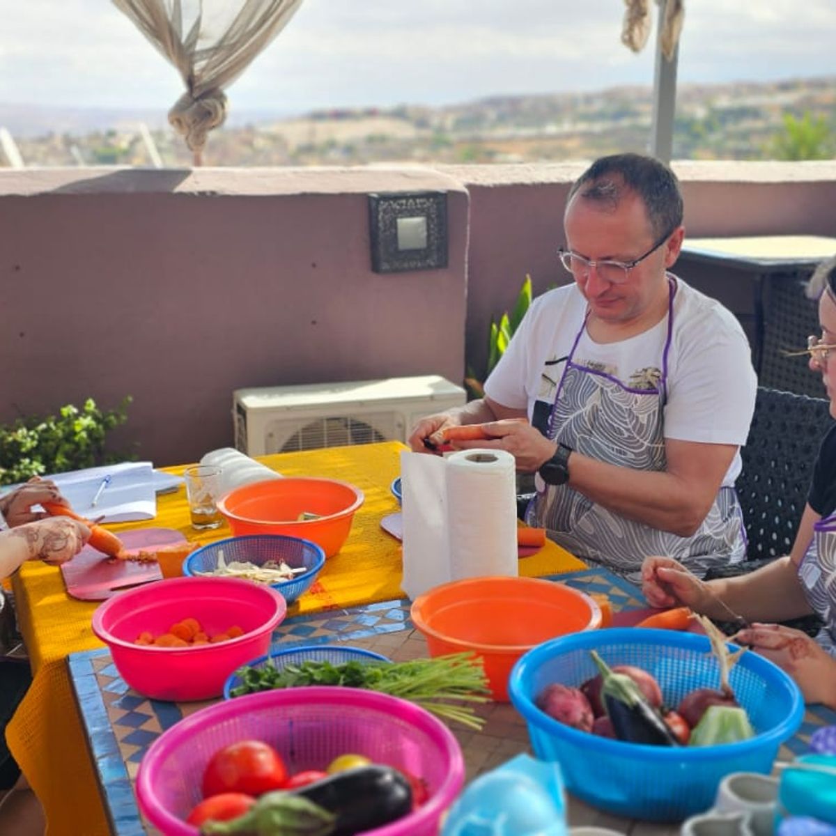 Kochen auf dem Dach mit Panoramablick auf die Medina mit meiner Großmutter