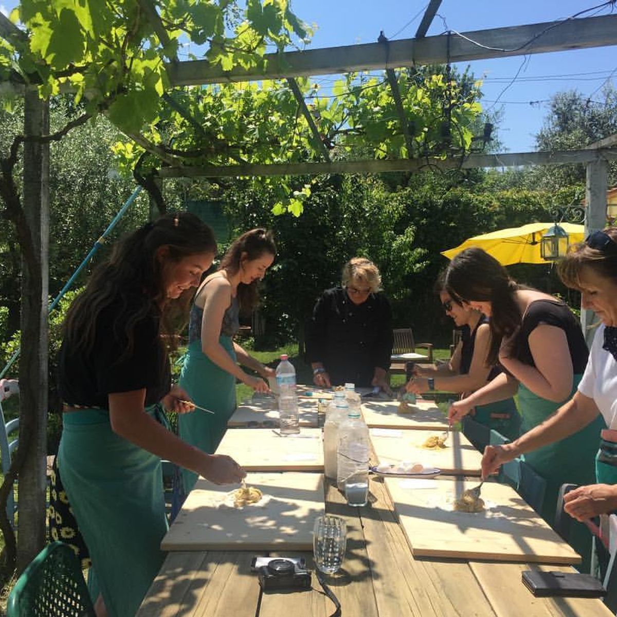Cuisiner aux herbes sauvages dans la campagne romaine - Cours particulier