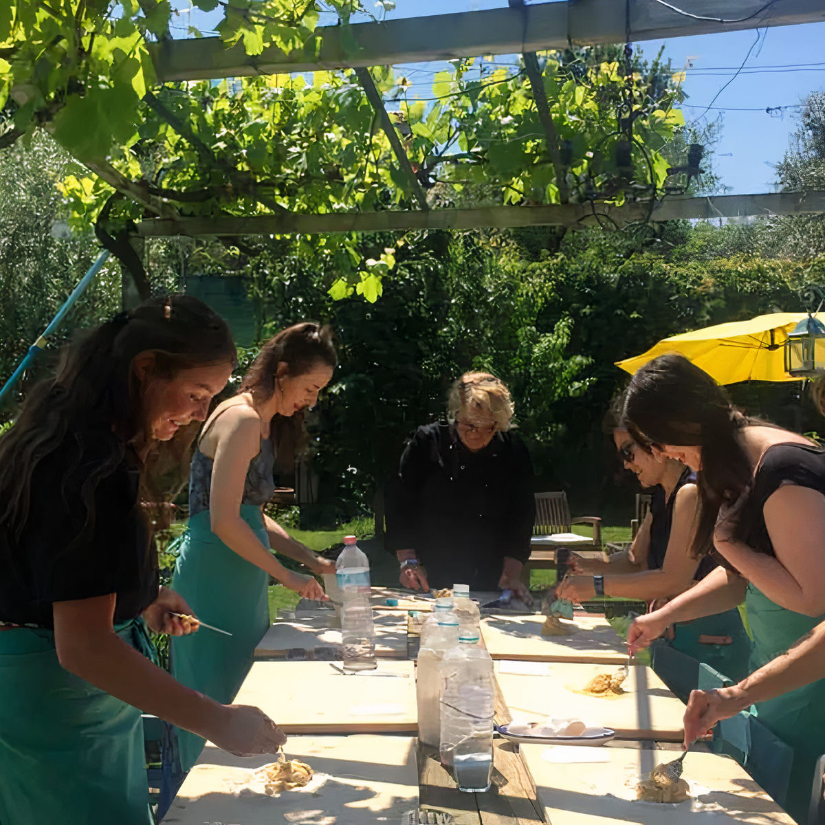 Cuisiner aux herbes sauvages dans la campagne romaine - Cours particulier