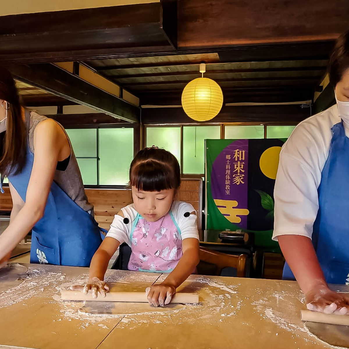Traditionelle Udon-Donuts von Grund auf in Kyoto herstellen