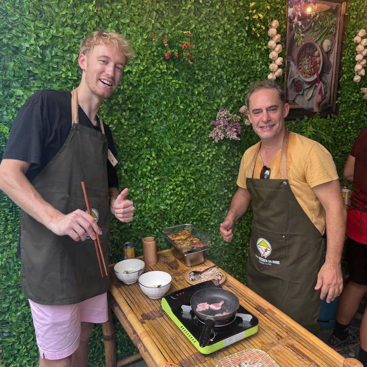 Da Nang Local's Home Cooking Class with Market Tour