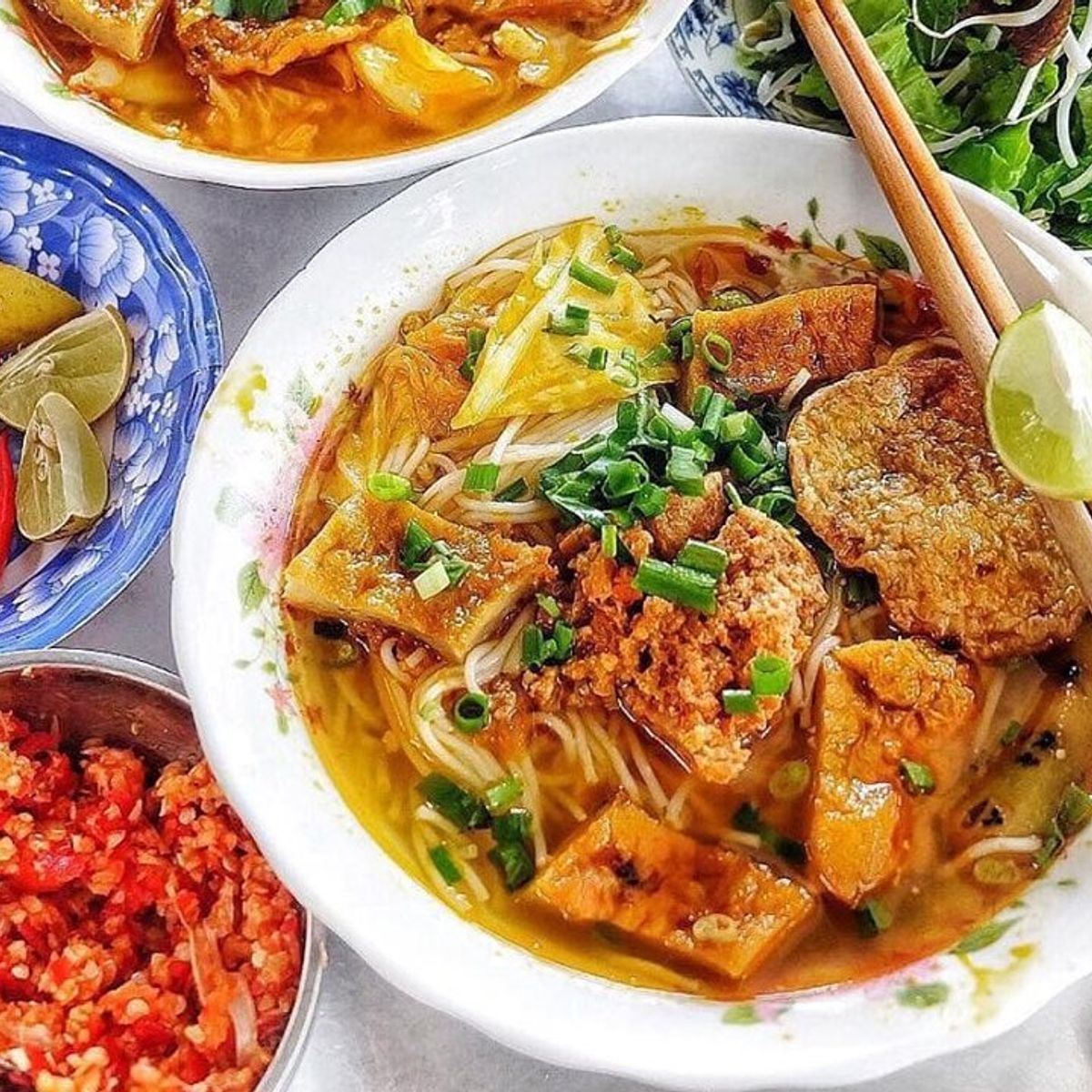 Da Nang Sightseeing and Local Food Tour by Scooter