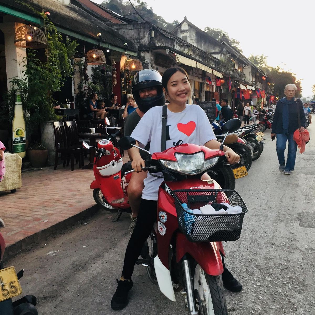 Da Nang Sightseeing and Local Food Tour by Scooter