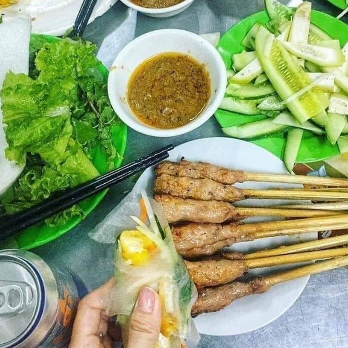 Da Nang Sightseeing and Local Food Tour by Scooter