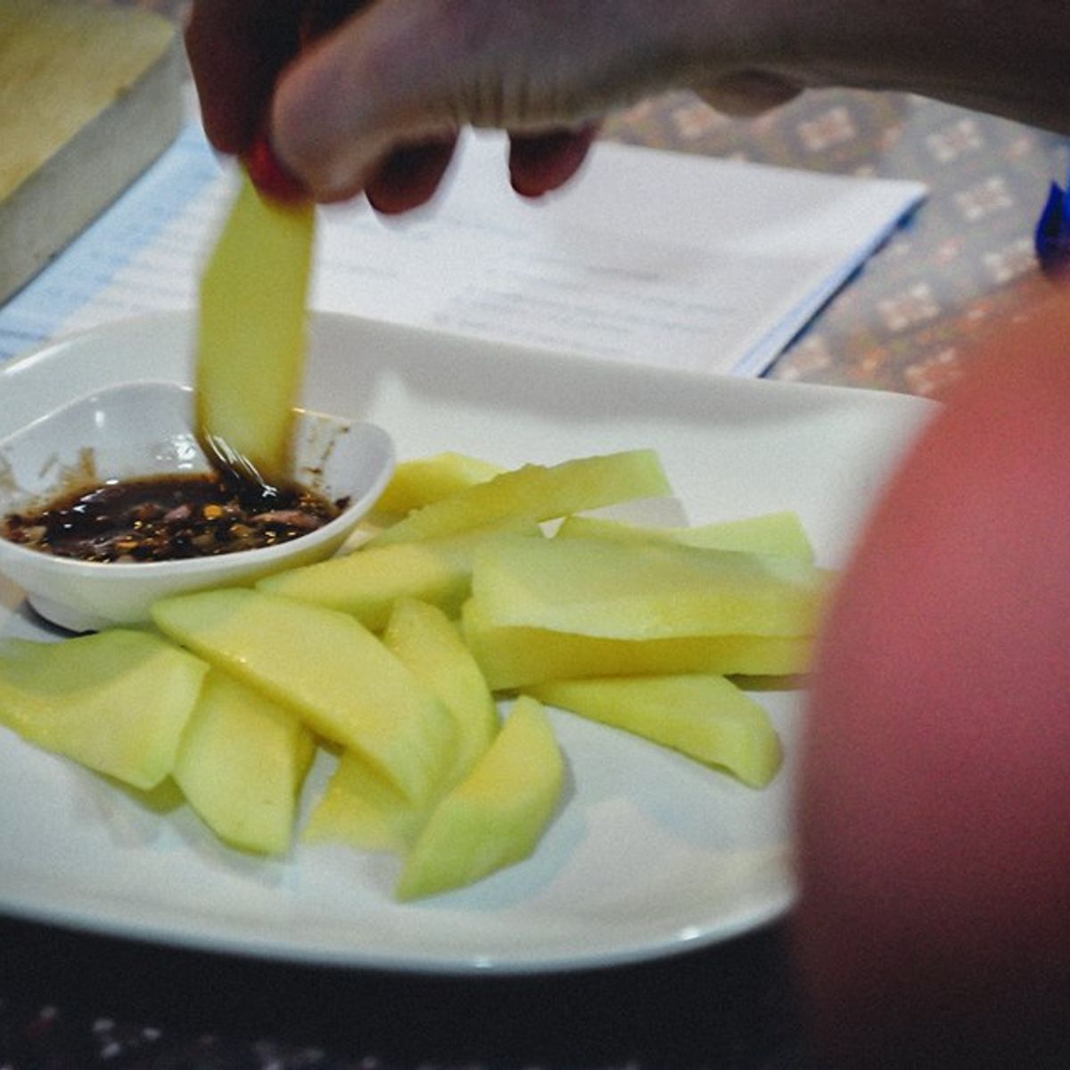 Cours de cuisine thaïlandaise facile d'une demi-journée et visite du marché