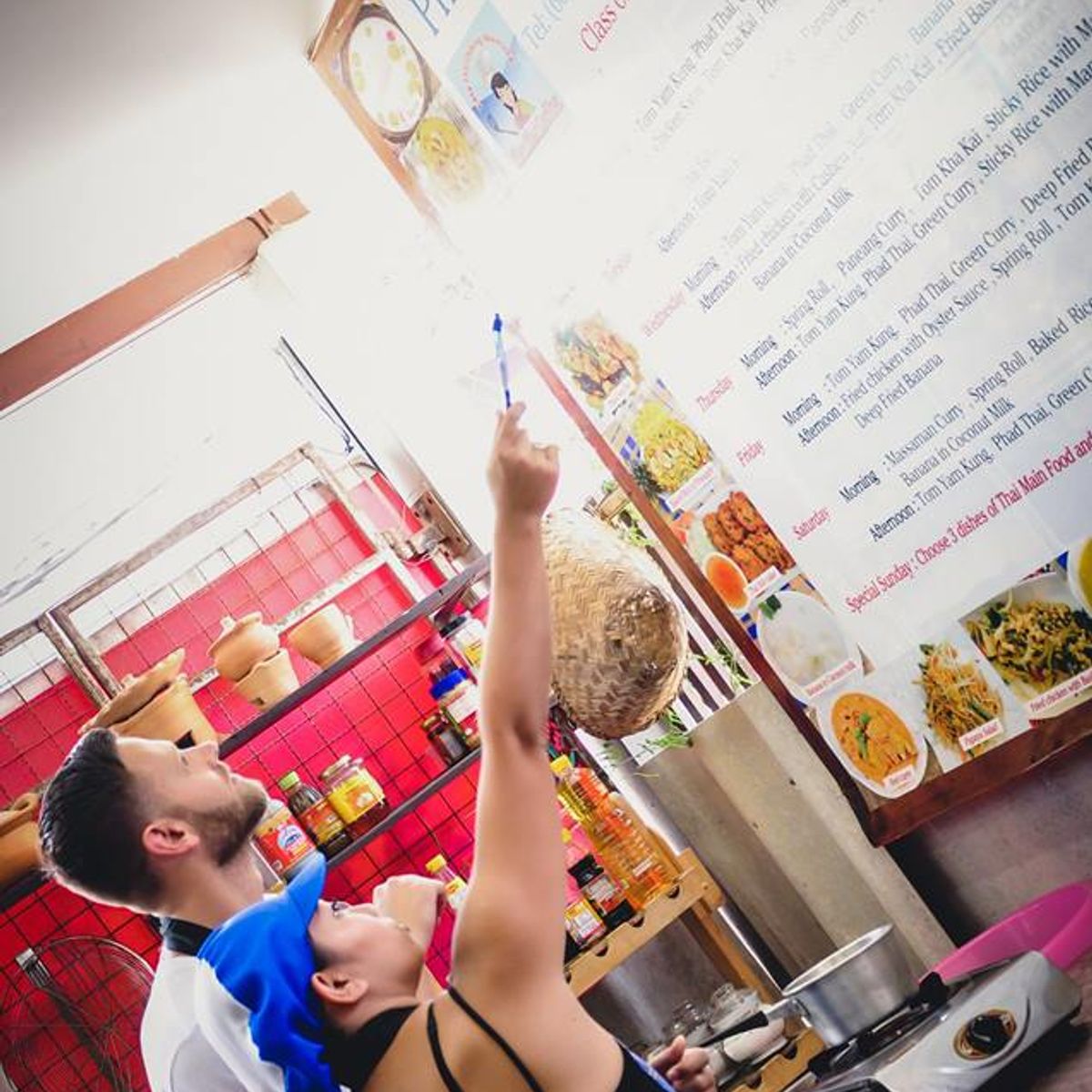 Cours de cuisine thaïlandaise facile d'une demi-journée et visite du marché