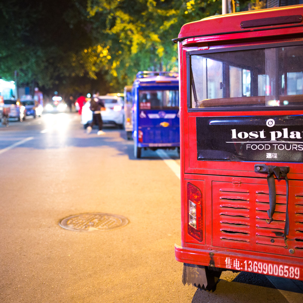 Evening Food Tour by Tuk-tuk with Chengdu Insiders