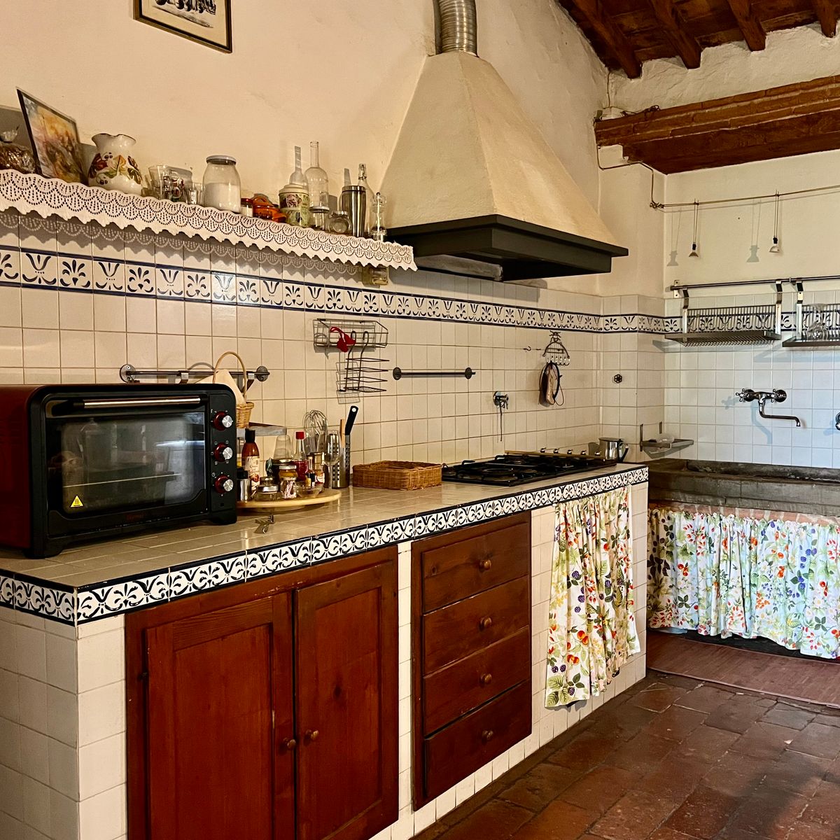 Experience Harvesting Vegetables and Pasta Culinary Class at a Tuscan Villa