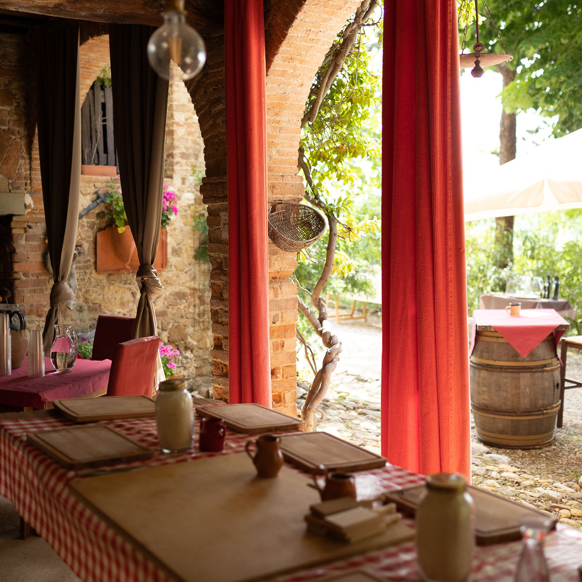 Experience Harvesting Vegetables and Pasta Culinary Class at a Tuscan Villa