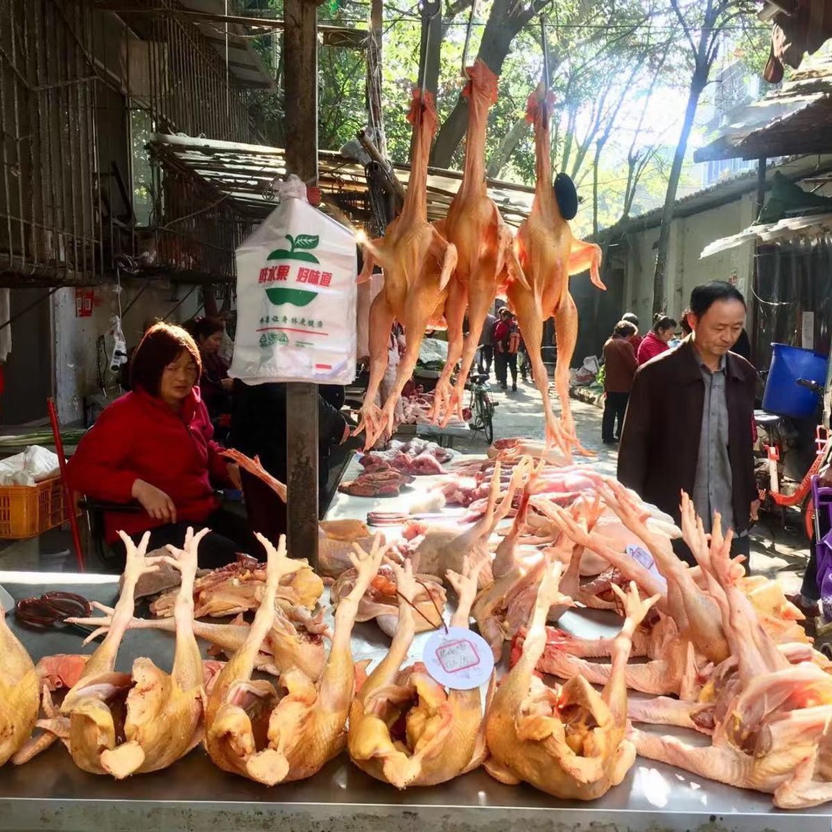 Explore the Most Down To Earth Market in Chengdu