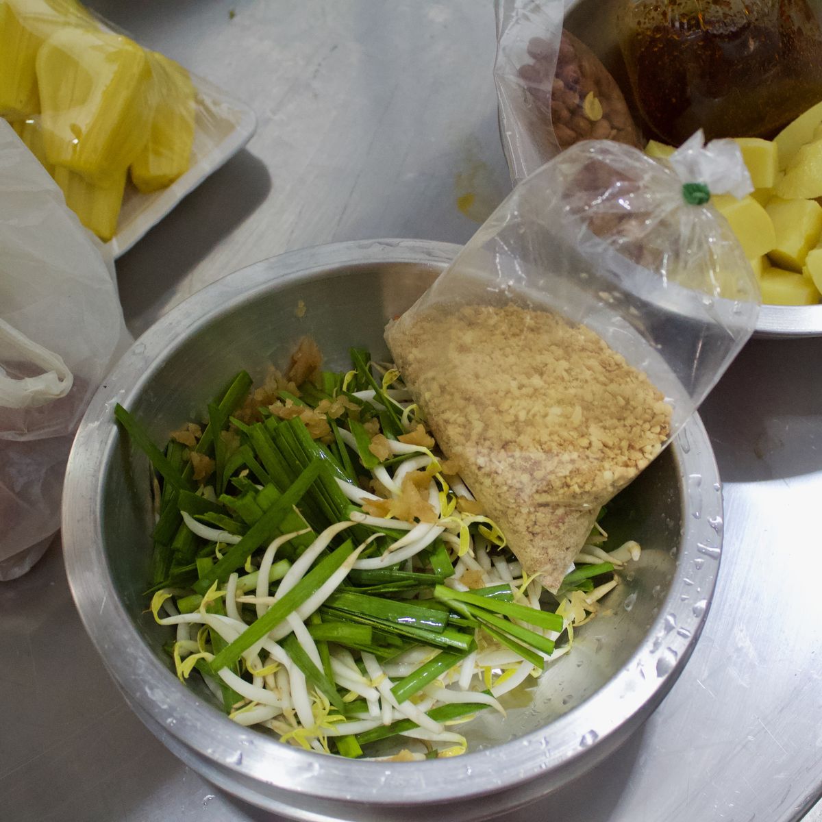 Mom's Authentic Home Style Thai Cooking Class