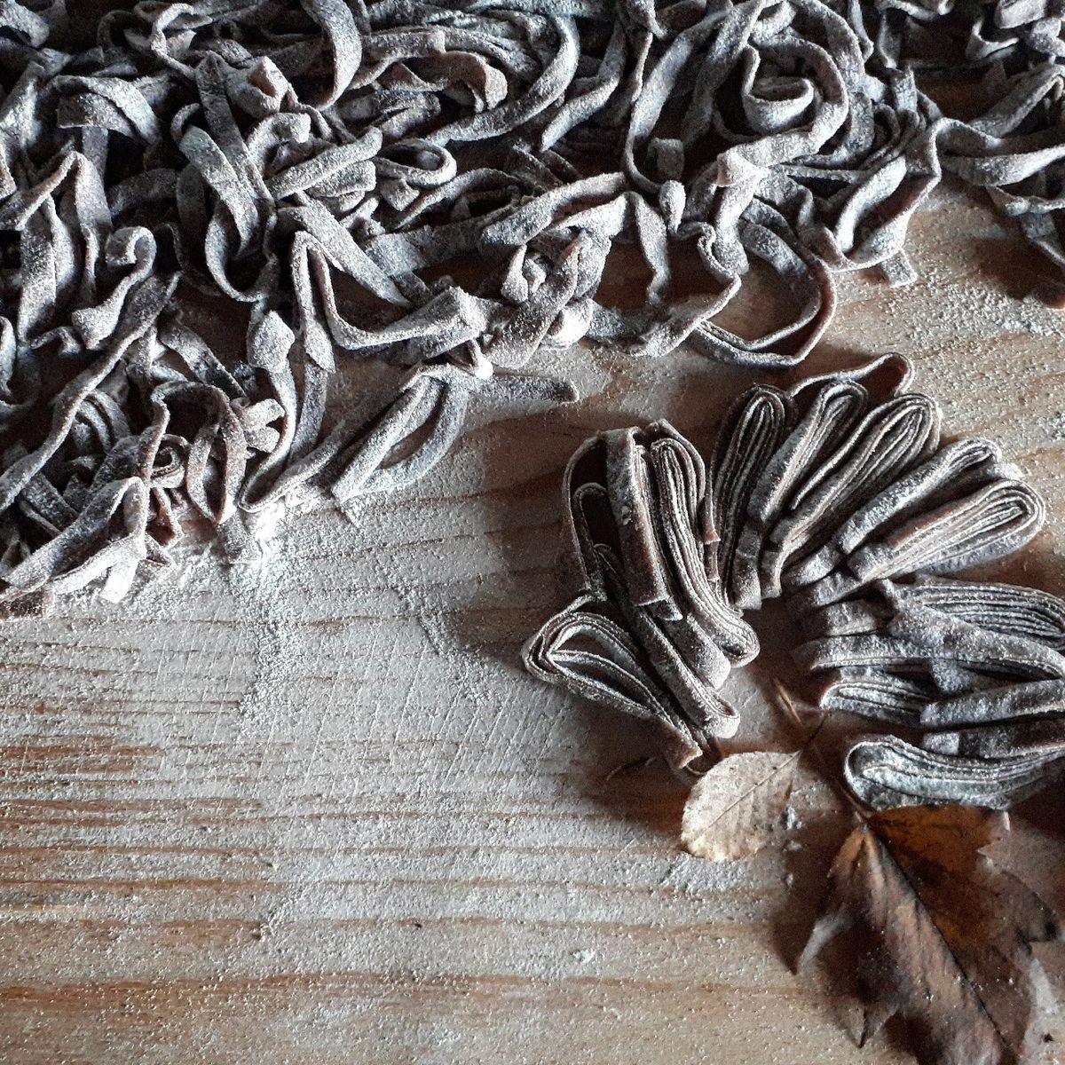 Cours de pâtes artisanales aromatisées dans une ancienne ferme toscane
