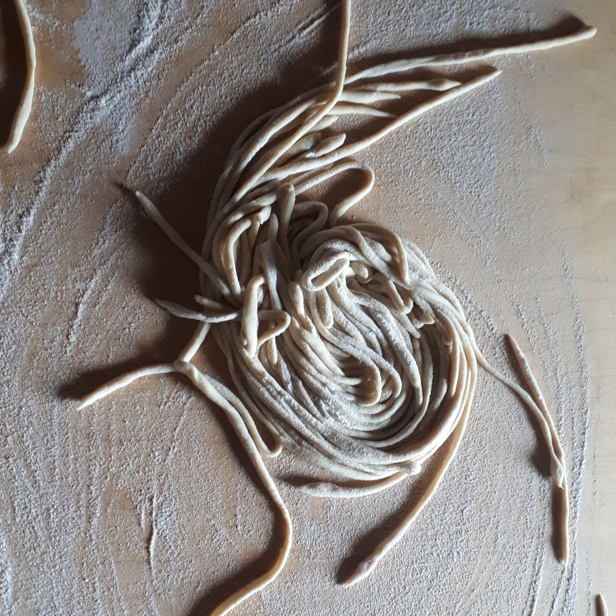 Cours de pâtes artisanales aromatisées dans une ancienne ferme toscane