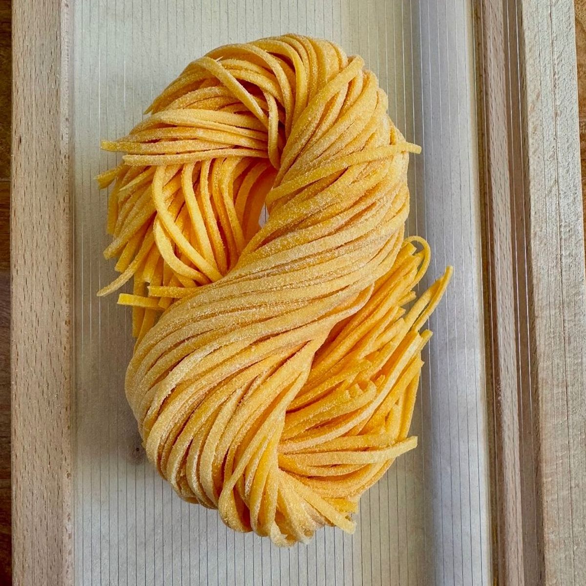 Cours de pâtes artisanales aromatisées dans une ancienne ferme toscane