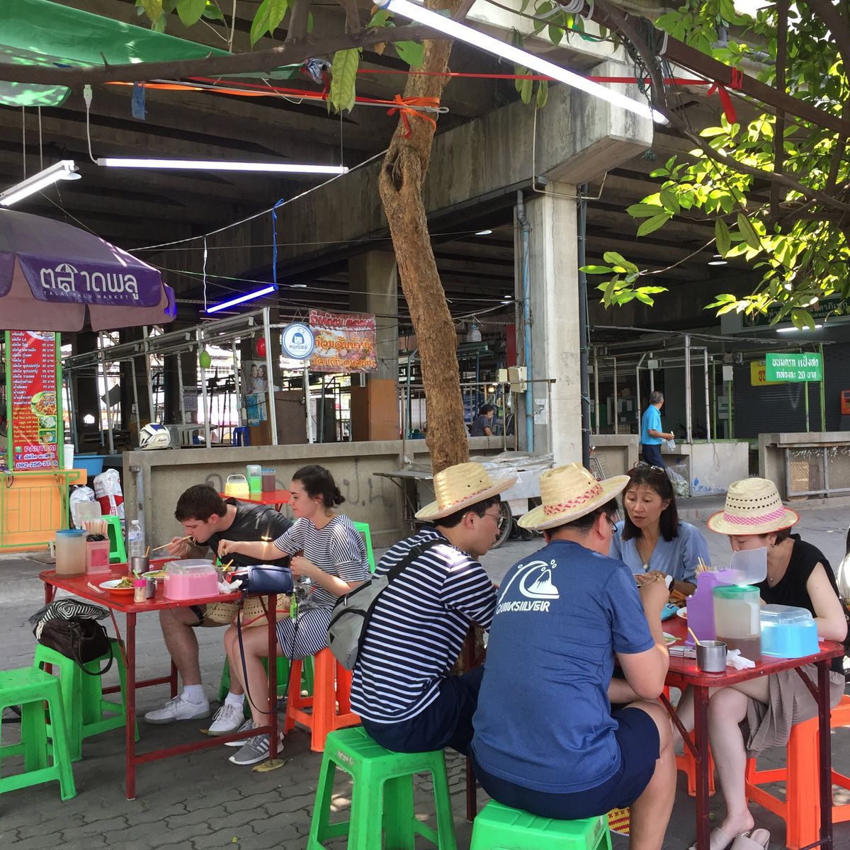 Découvrez les marchés animés de Bangkok : dégustations culinaires, visite des canaux et patrimoine culturel