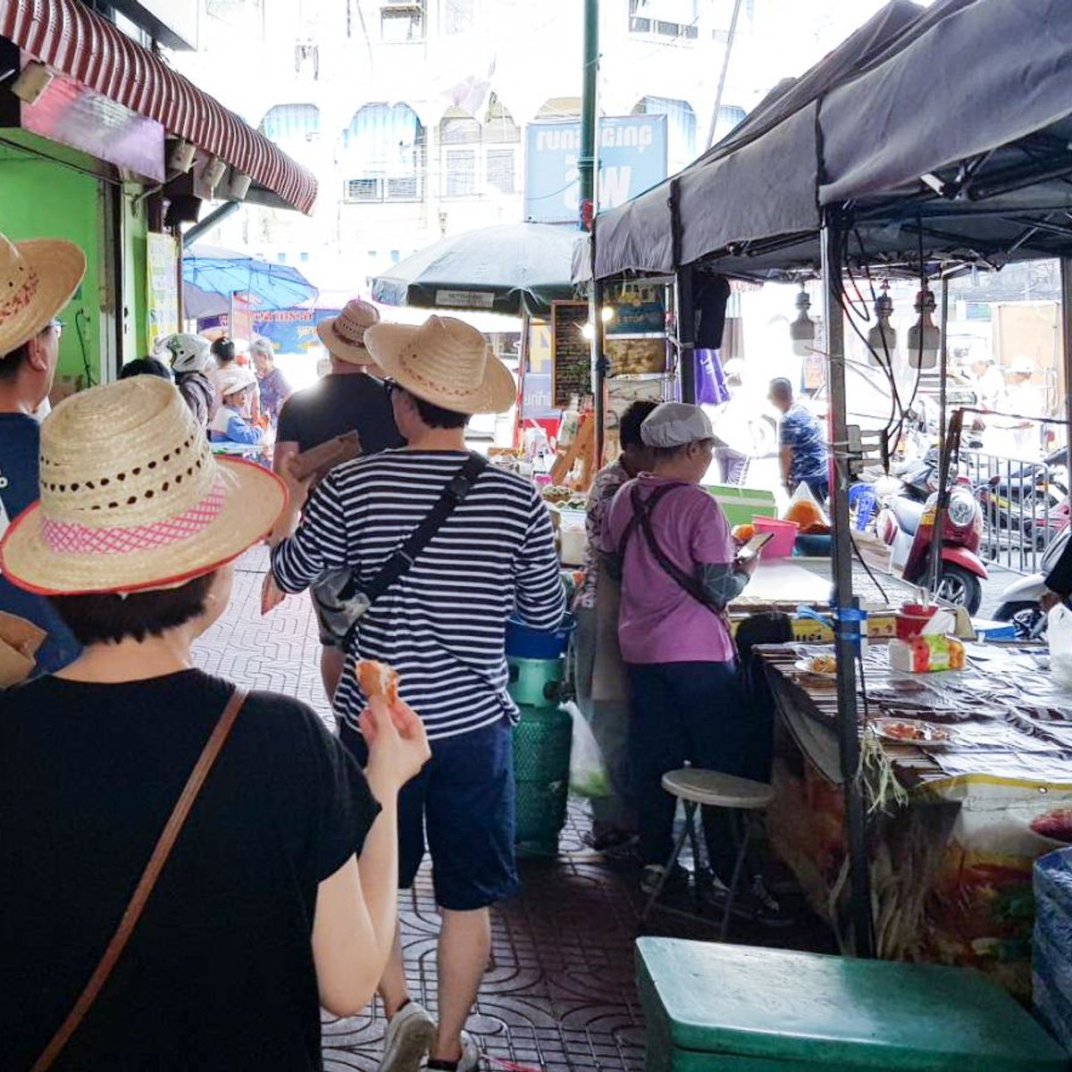 Foodie Tour & Private Boat Riding
