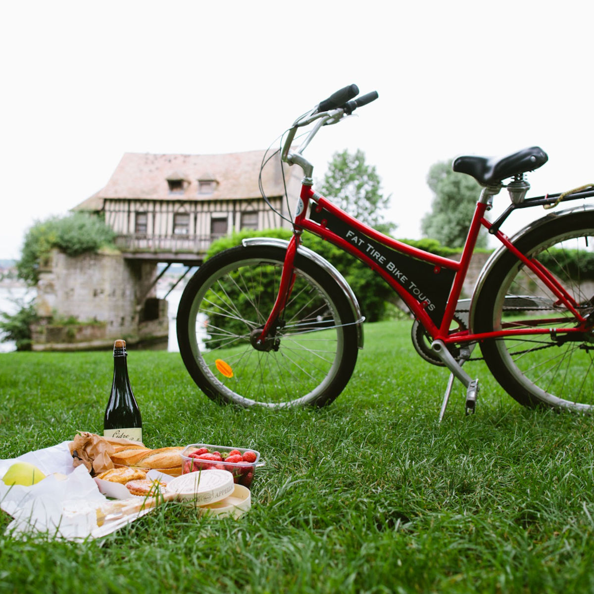 Ab Paris: Monet-Gärten & Giverny-Fahrradtour ohne Anstehen mit Markt-Picknickstopp