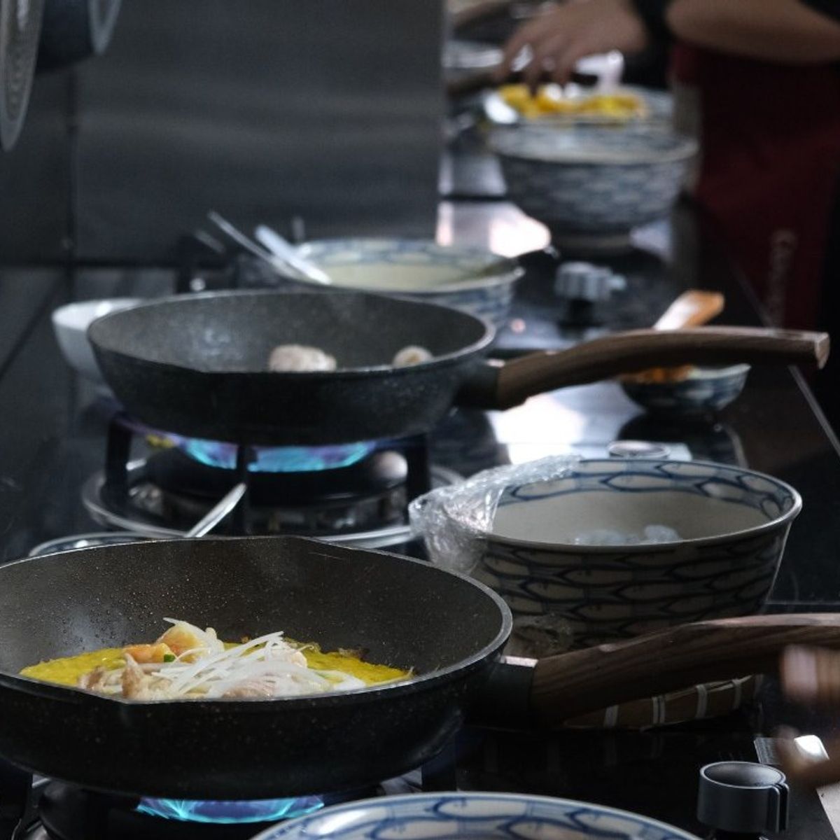 Half-day Gourmet Trip with Hoa Túc Cooking Class