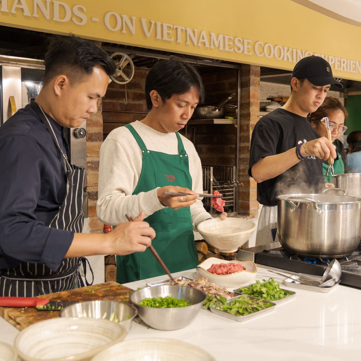 Hanoi Garden Cooking Class & Market Tour: Pho, Bun Cha & Banh Xeo