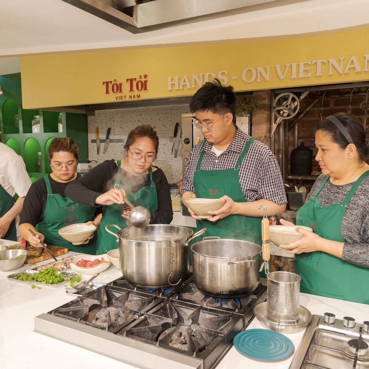 Hanoi Garden Cooking Class & Market Tour: Pho, Bun Cha & Banh Xeo