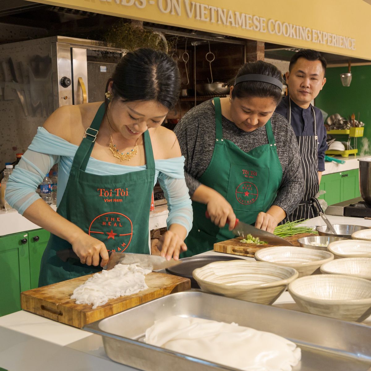 Hanoi Garden Cooking Class & Market Tour: Pho, Bun Cha & Banh Xeo