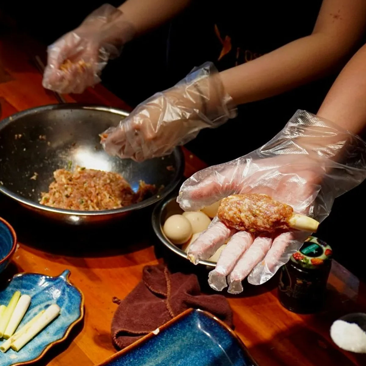 Hanói: Elabora 5 auténticos rellenos de Bánh Mì con té verde fresco o café.