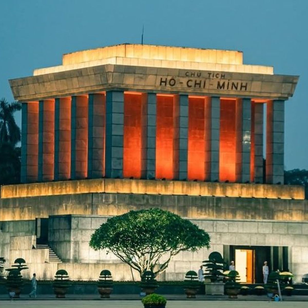 Hanoi by Night: Food, Culture and Flag Ceremony Experience
