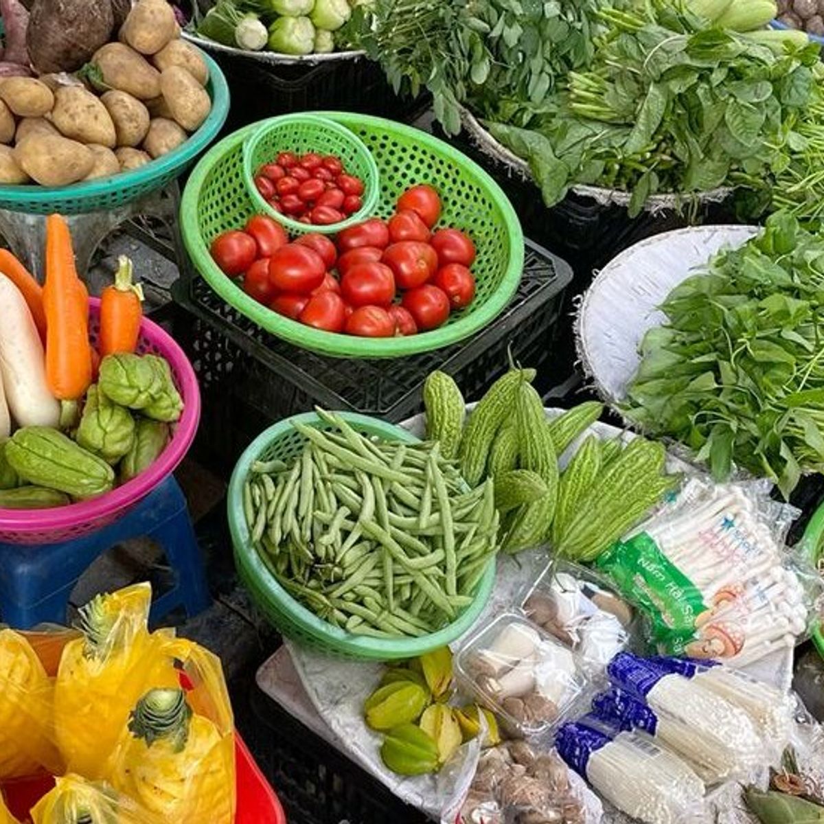 Hanoi by Night: Food, Culture and Flag Ceremony Experience