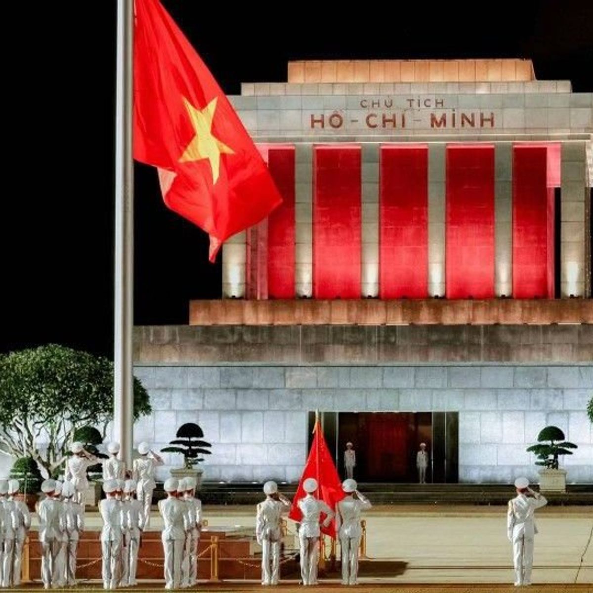 Hanoi by Night: Food, Culture and Flag Ceremony Experience