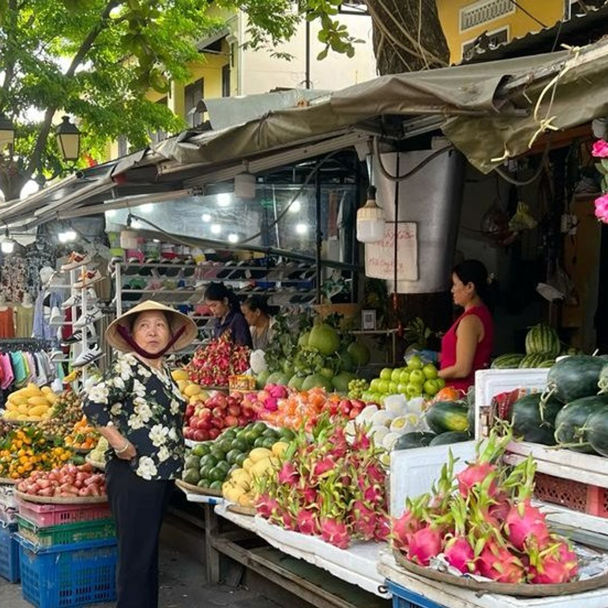 Hanoi by Night: Food, Culture and Flag Ceremony Experience