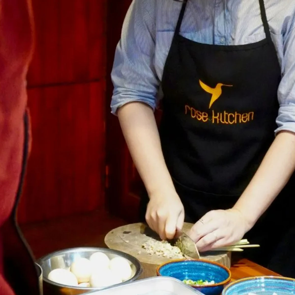 Clase de Bánh Mì Vegano en Hanoi: Elabora 5 rellenos tradicionales y disfruta de té verde o café.