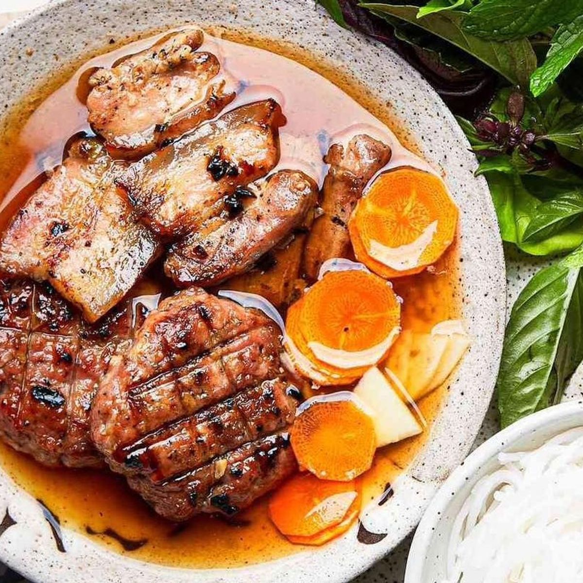 Cuisinez Nem Rán et Bún Chả à Hanoi Garden Villa et café aux œufs gratuit
