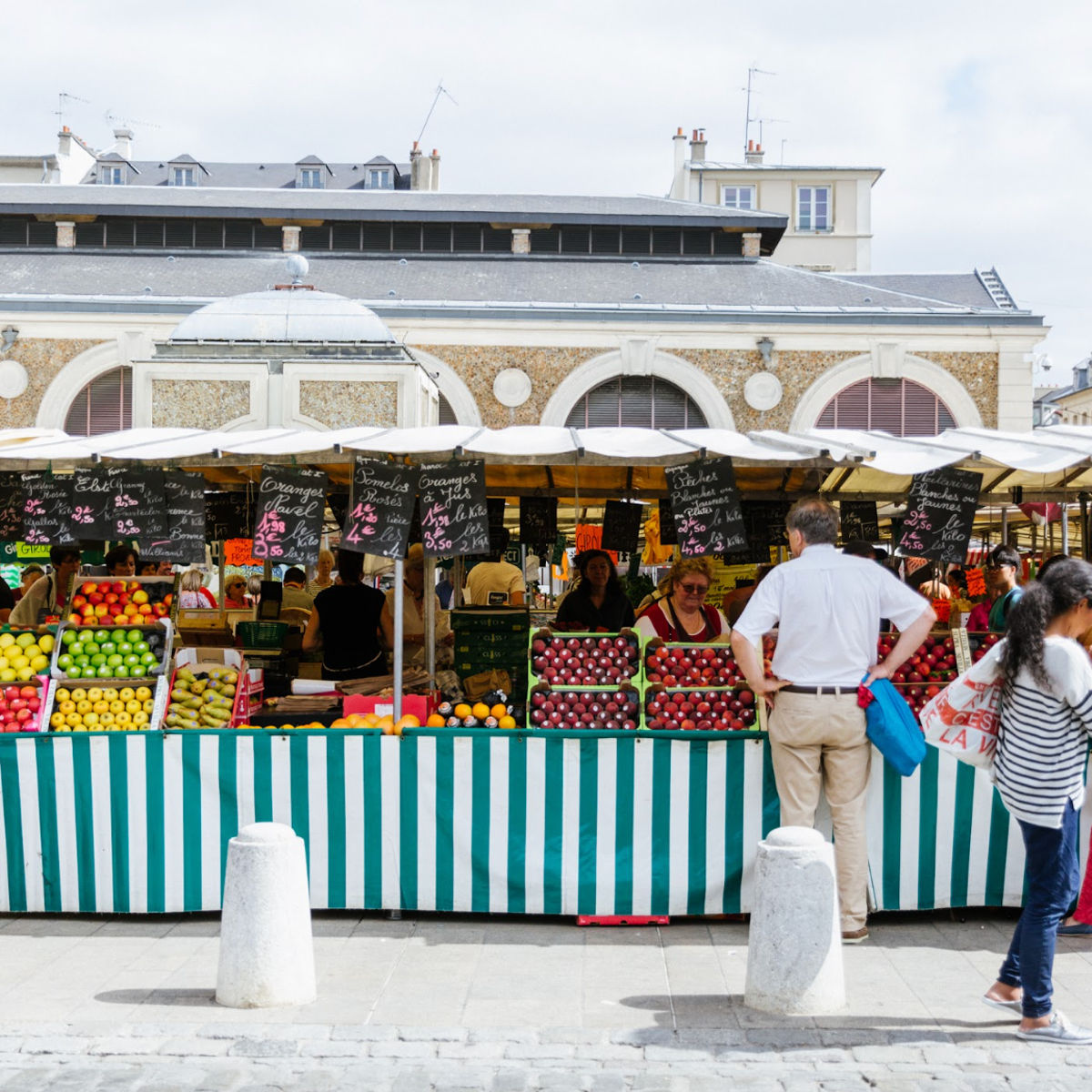 Highlight of Versailles Full Day Bike Tour with Royal Gardens, Queens' Hamlet, & Picnic Stop