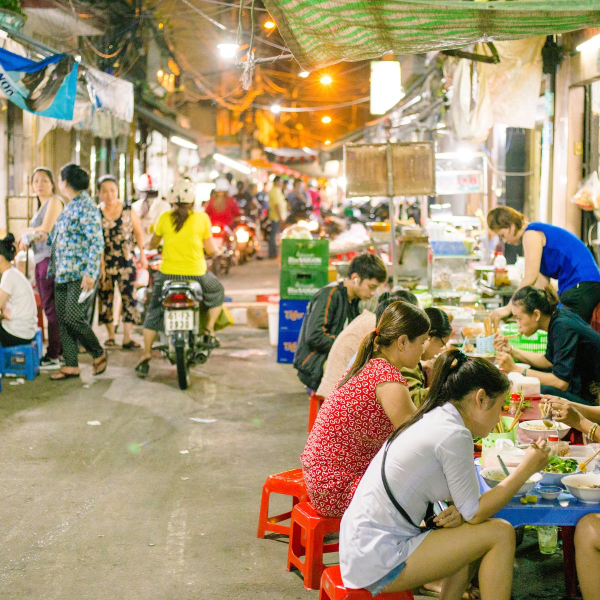 Visite privée à pied du quartier gastronomique en soirée