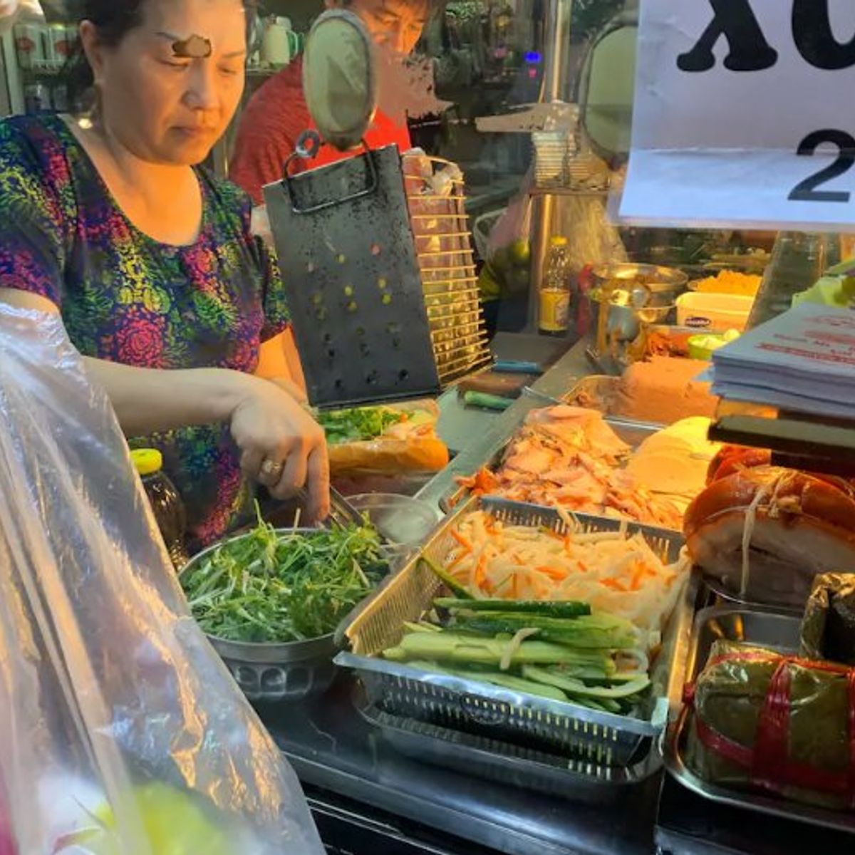 Visite privée à pied du quartier gastronomique en soirée