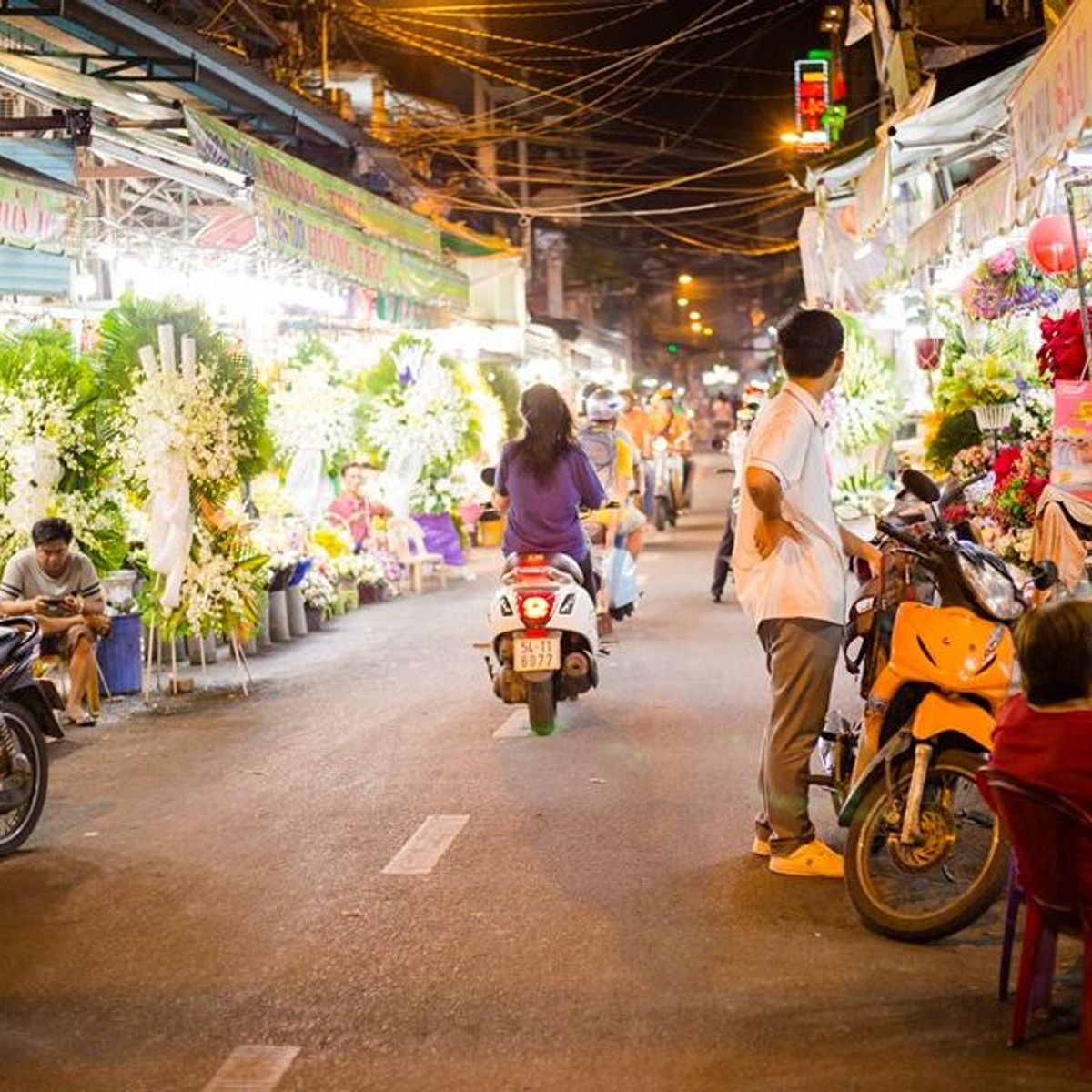 Visite privée à pied du quartier gastronomique en soirée