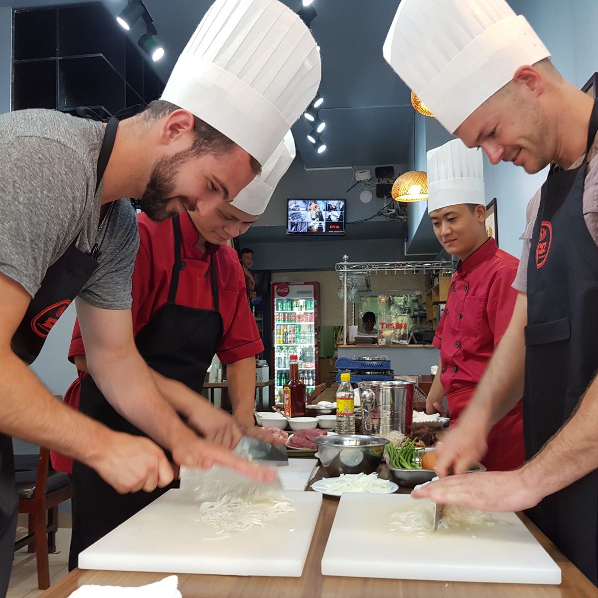 Hoang's Cooking Class with Local Market Tour